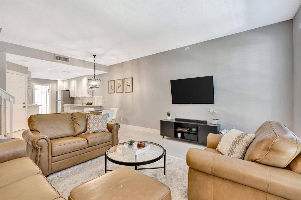 Photo of 170 Wentworth Court, Jupiter, FL 33458 (MLS # R11132095)