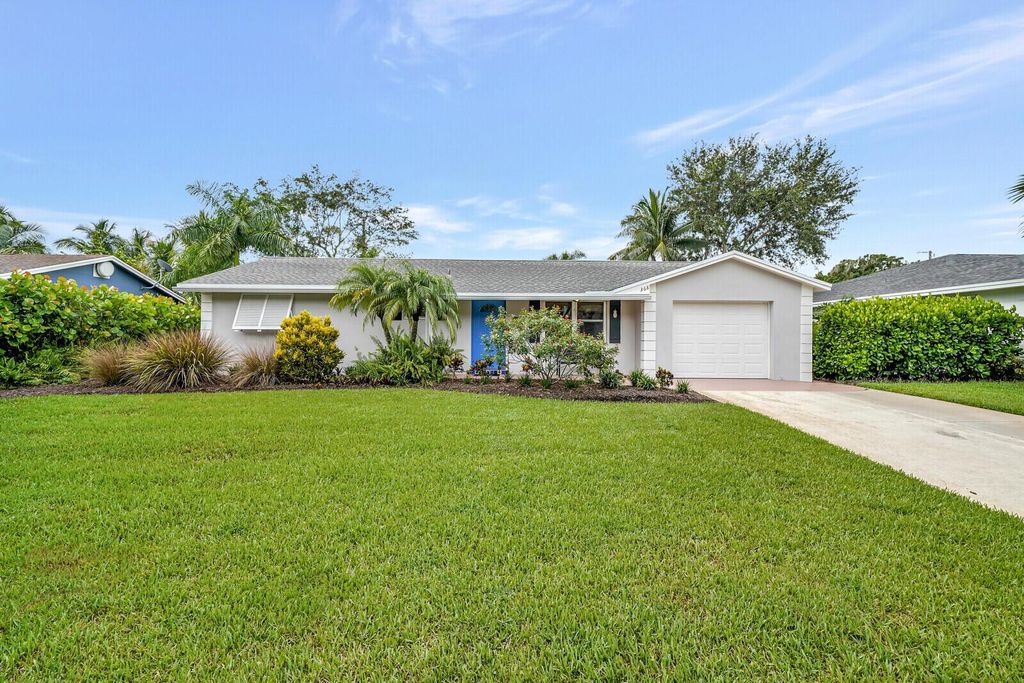 Photo of 368 Beacon Street, Tequesta, FL 33469 (MLS # R11091417)