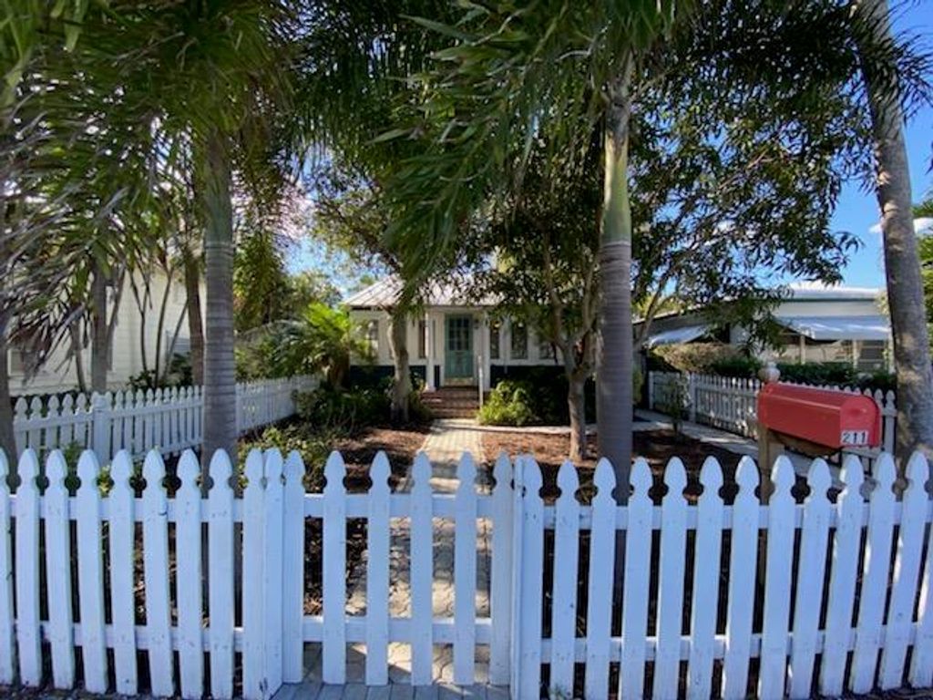 Photo of 211 N M Street, Lake Worth Beach, FL 33460 (MLS # R11057296)