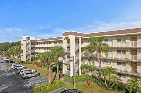 Tiny photo for 4735 Lucerne Lakes Boulevard #402, Lake Worth, FL 33467 (MLS # R11158617)