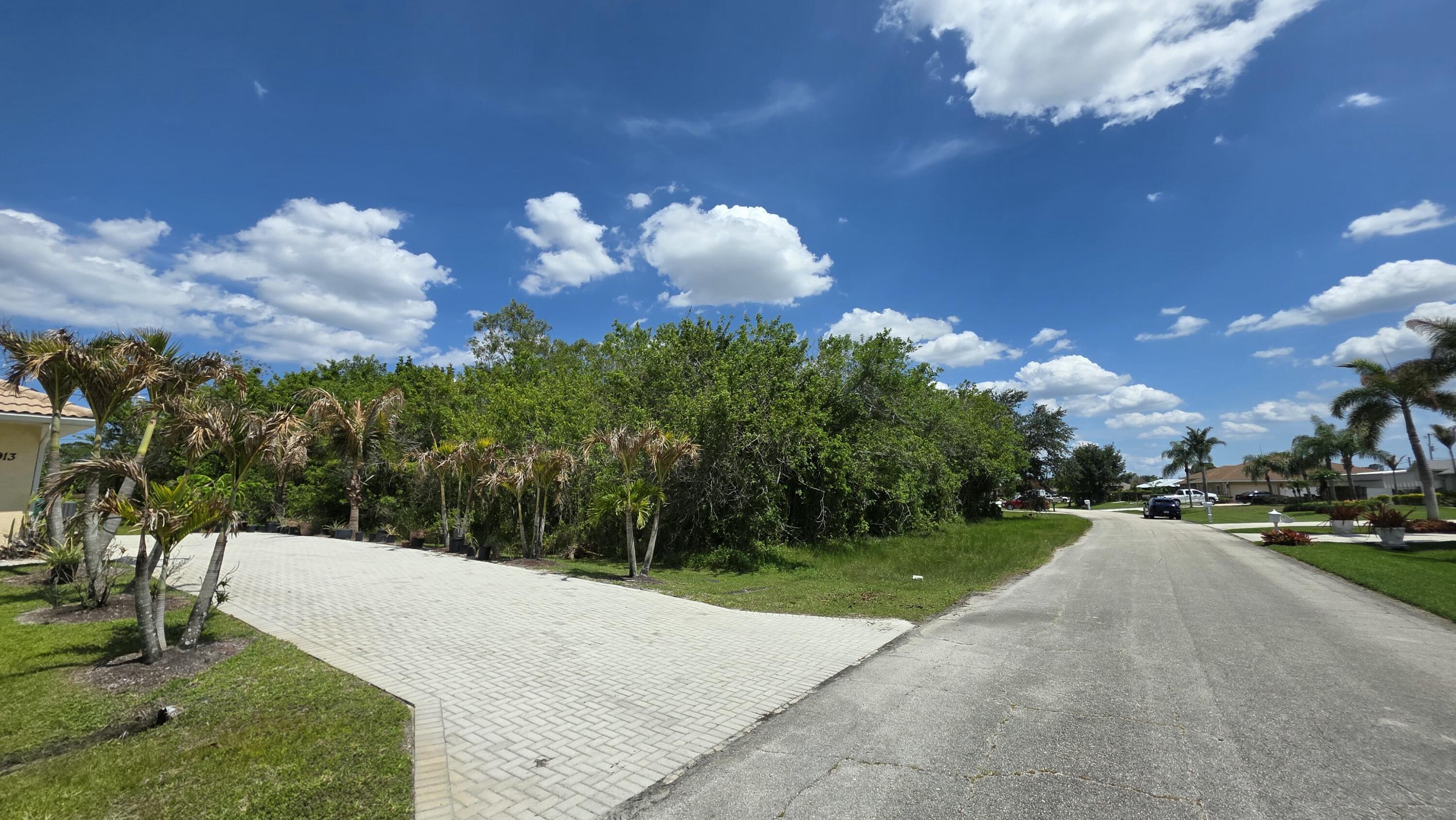 PORT ST LUCIE SECTION 37 - Land