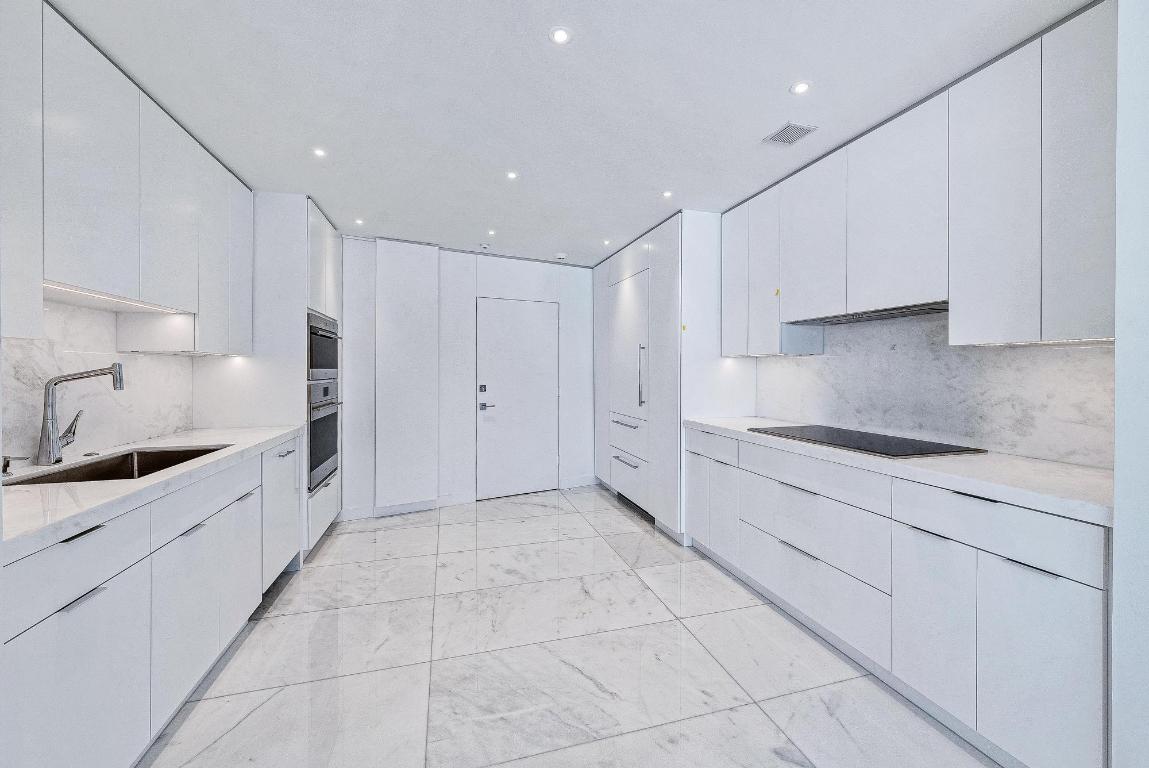 Palm Beach Towers - Residential