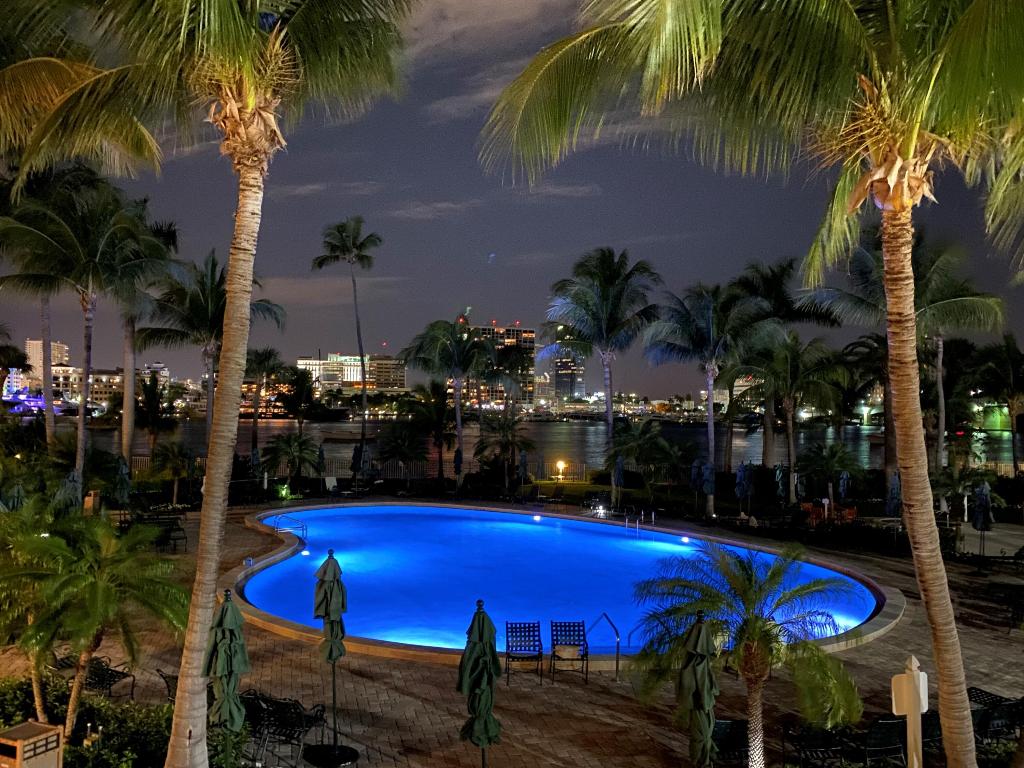 Palm Beach Towers - Residential