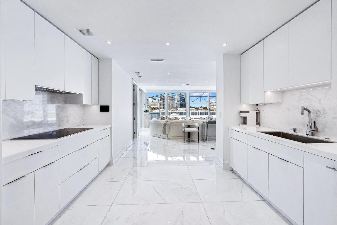 Palm Beach Towers - Residential