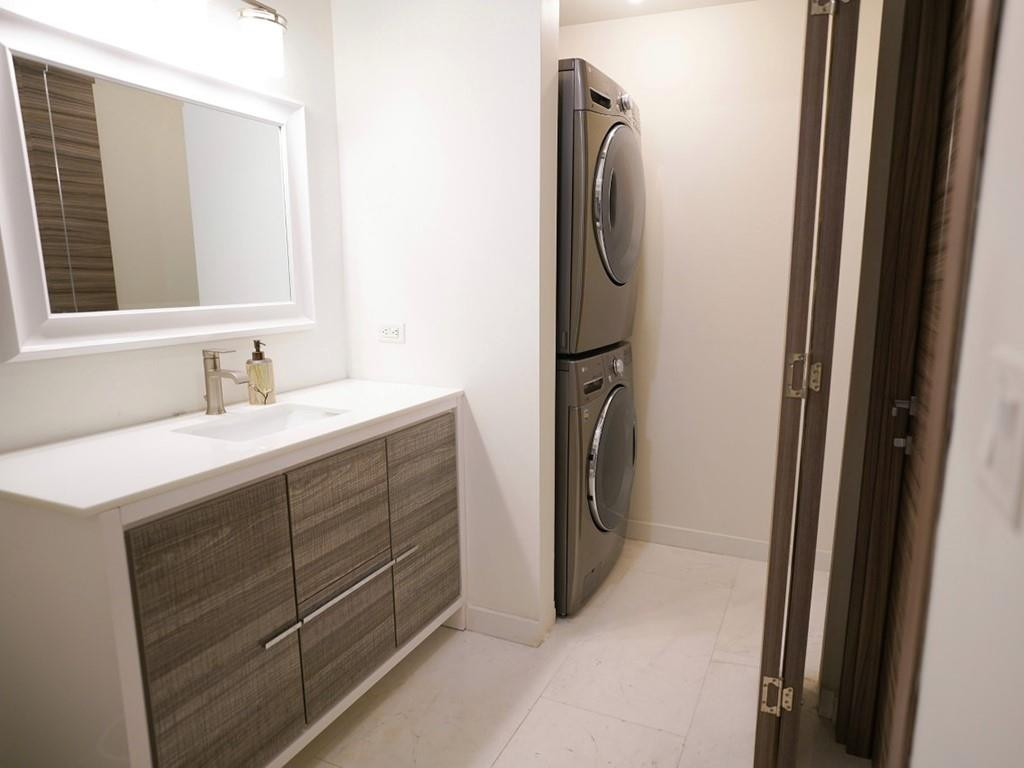 Four Midtown - Residential