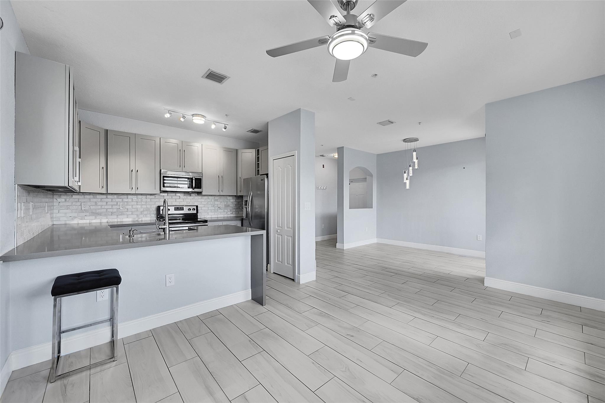 150 Jacaranda Country Club Dr 200