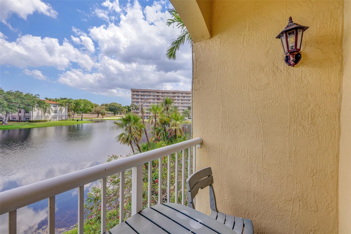 COURTYARDS AT JACARANDA - Residential