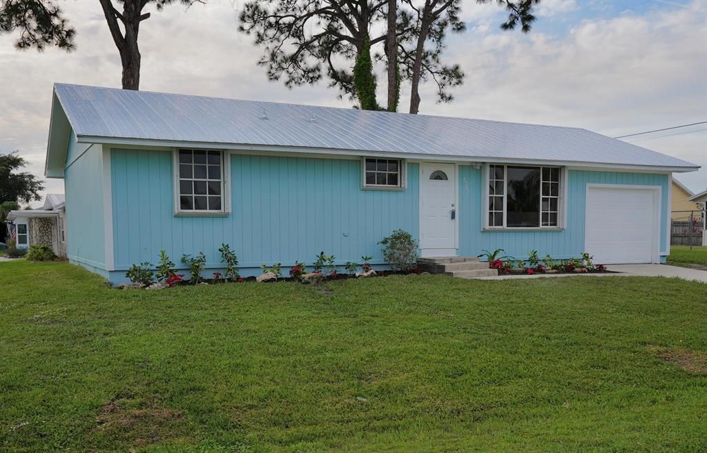 Photo of 4702 SE Edison Avenue, Stuart, FL 34997 (MLS # R10855512)