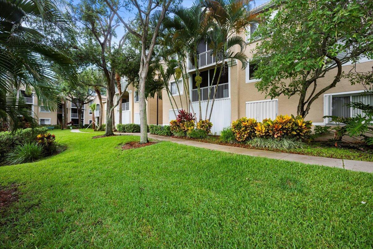 Move right into this top-floor 2-bedroom apartment featuring vaulted ceilings and a private garden view. The split floor plan offers maximum functionality and privacy, making the most of every square foot. Enjoy resort-style amenities including a pool, tennis courts, clubhouse, and more--all in a prime Tequesta location.