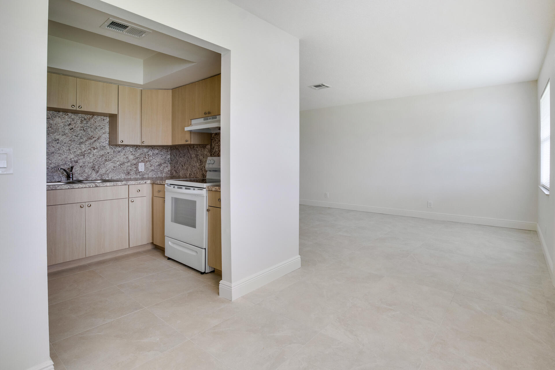 PALM ACRES TR 4 - Residential Lease