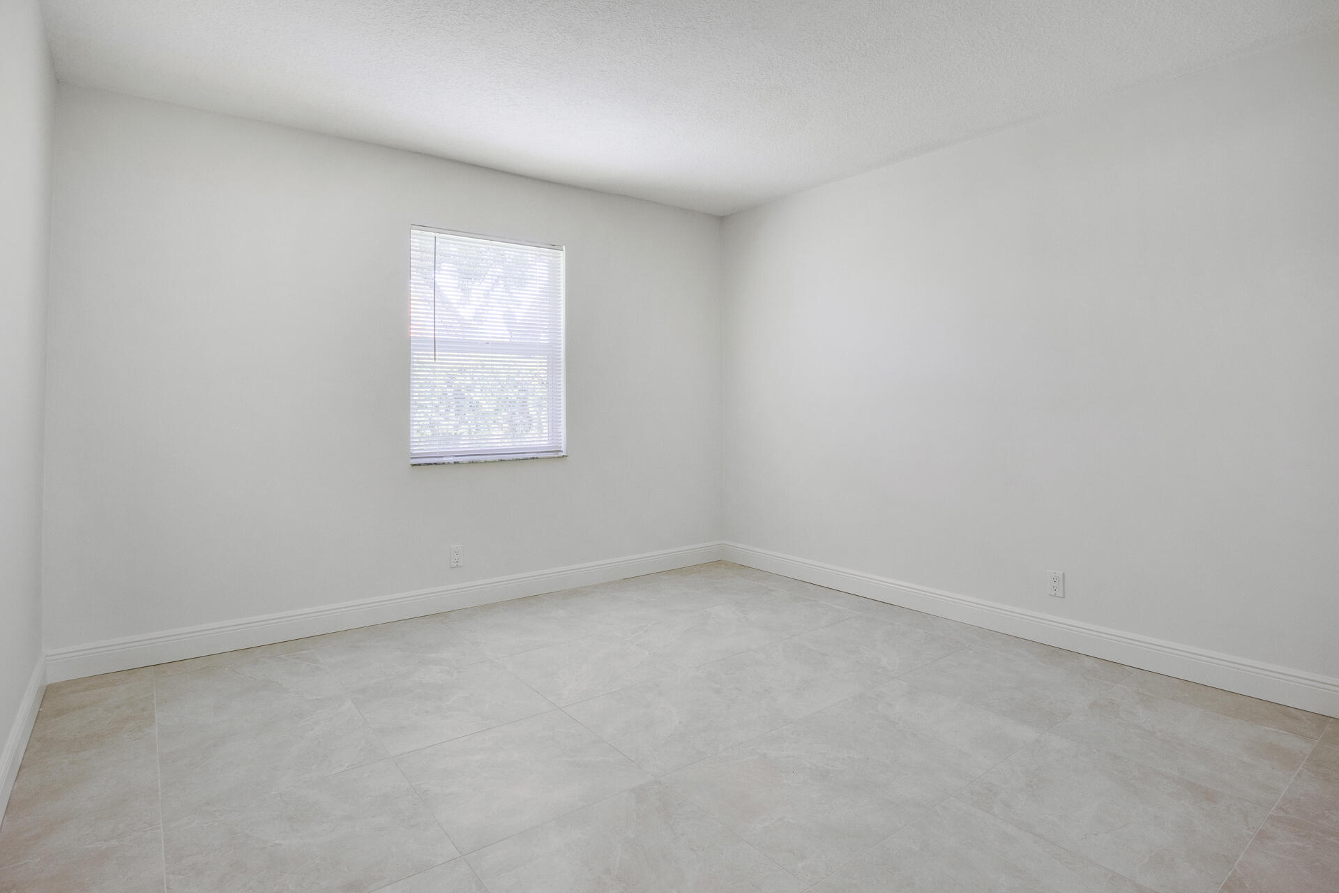 PALM ACRES TR 4 - Residential Lease