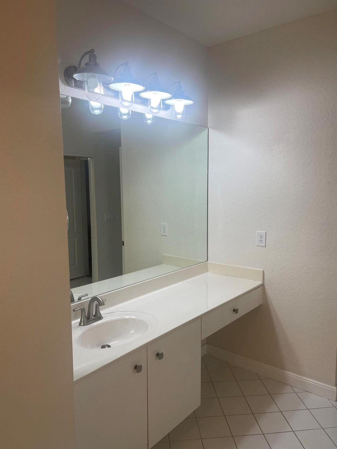 SOUTHAMPTON CONDOMINIUM F - Residential