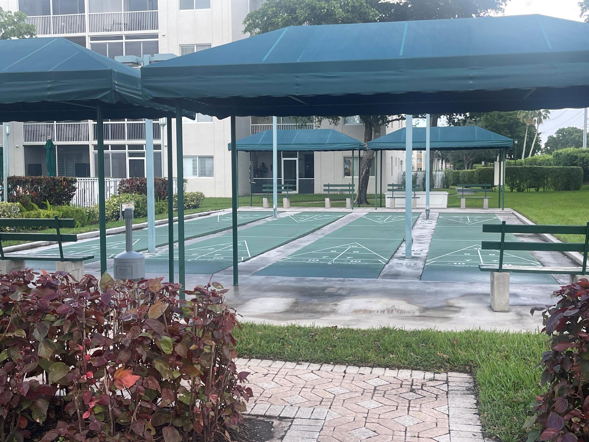 SOUTHAMPTON CONDOMINIUM F - Residential