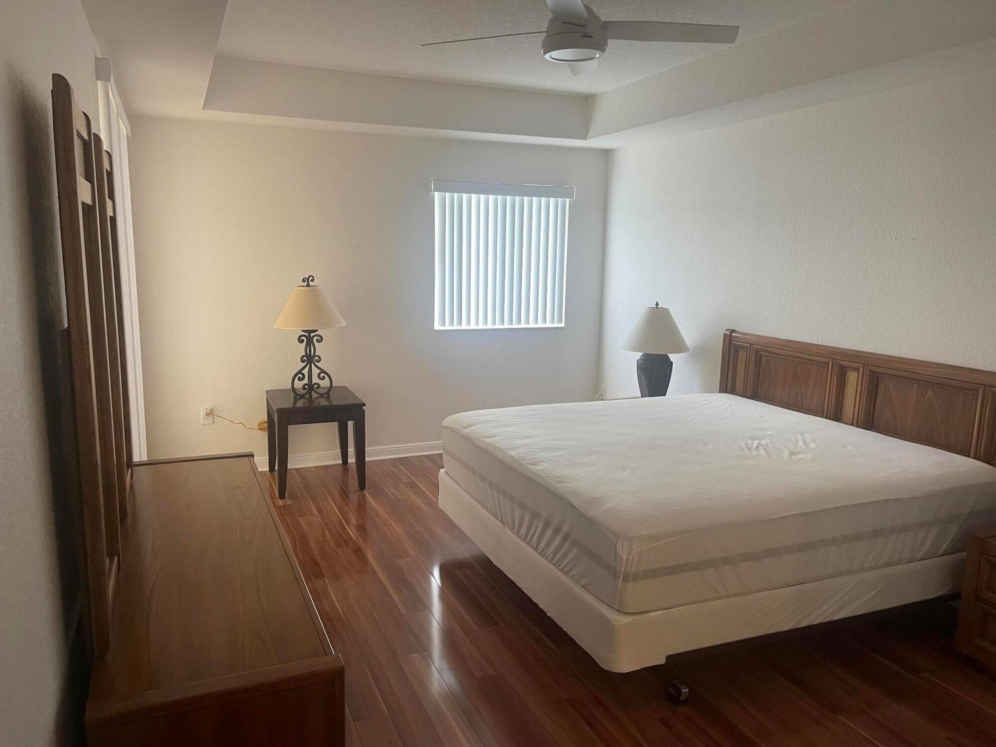SOUTHAMPTON CONDOMINIUM F - Residential