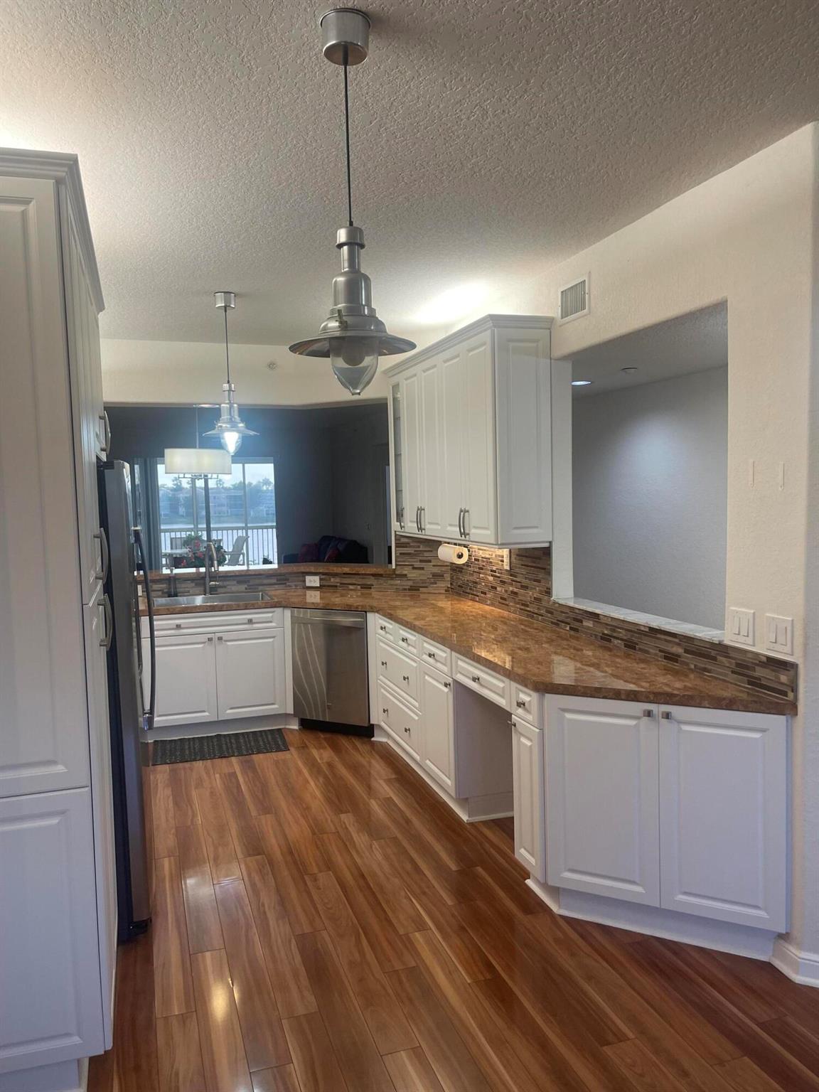 SOUTHAMPTON CONDOMINIUM F - Residential