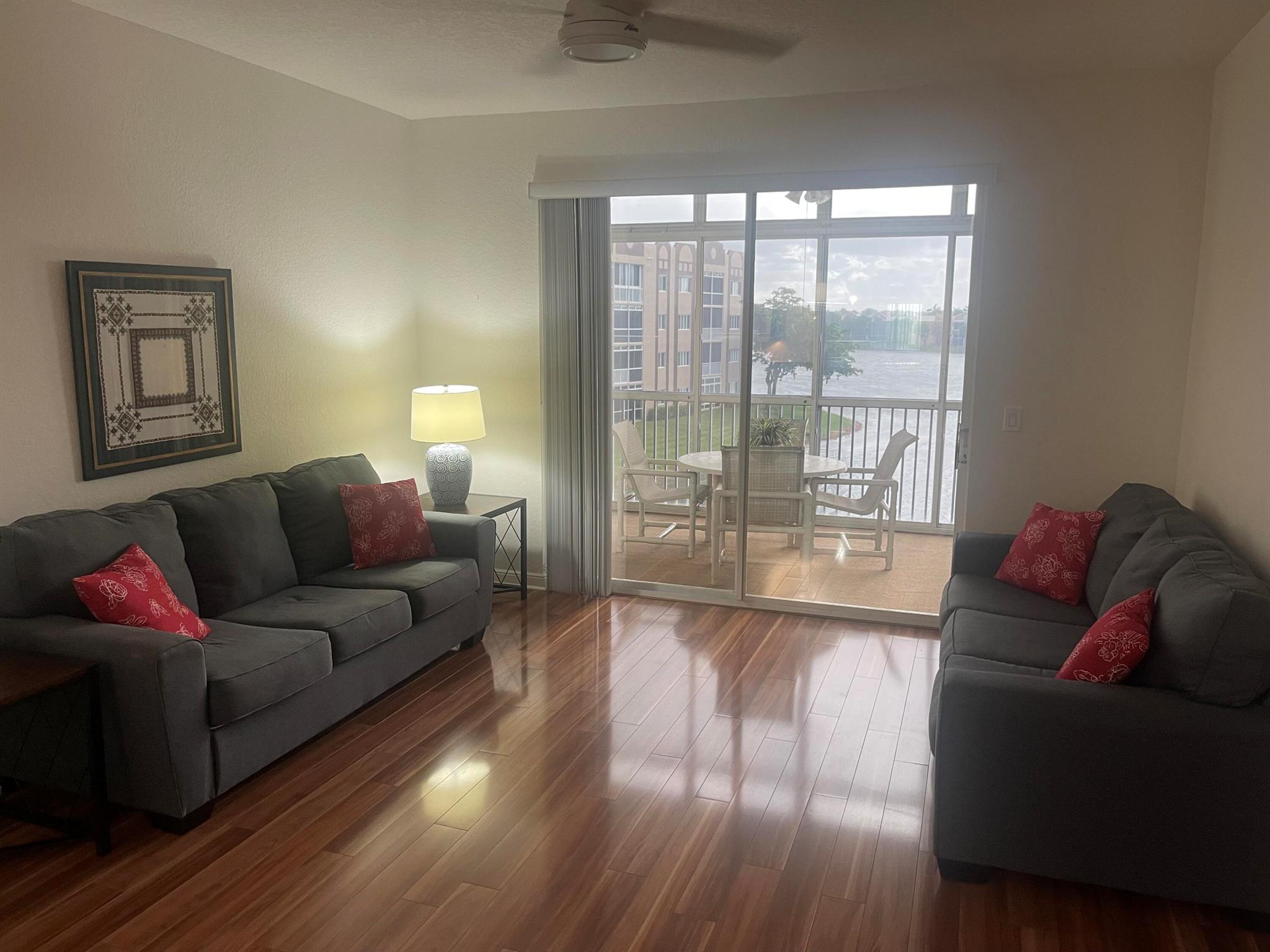 SOUTHAMPTON CONDOMINIUM F - Residential