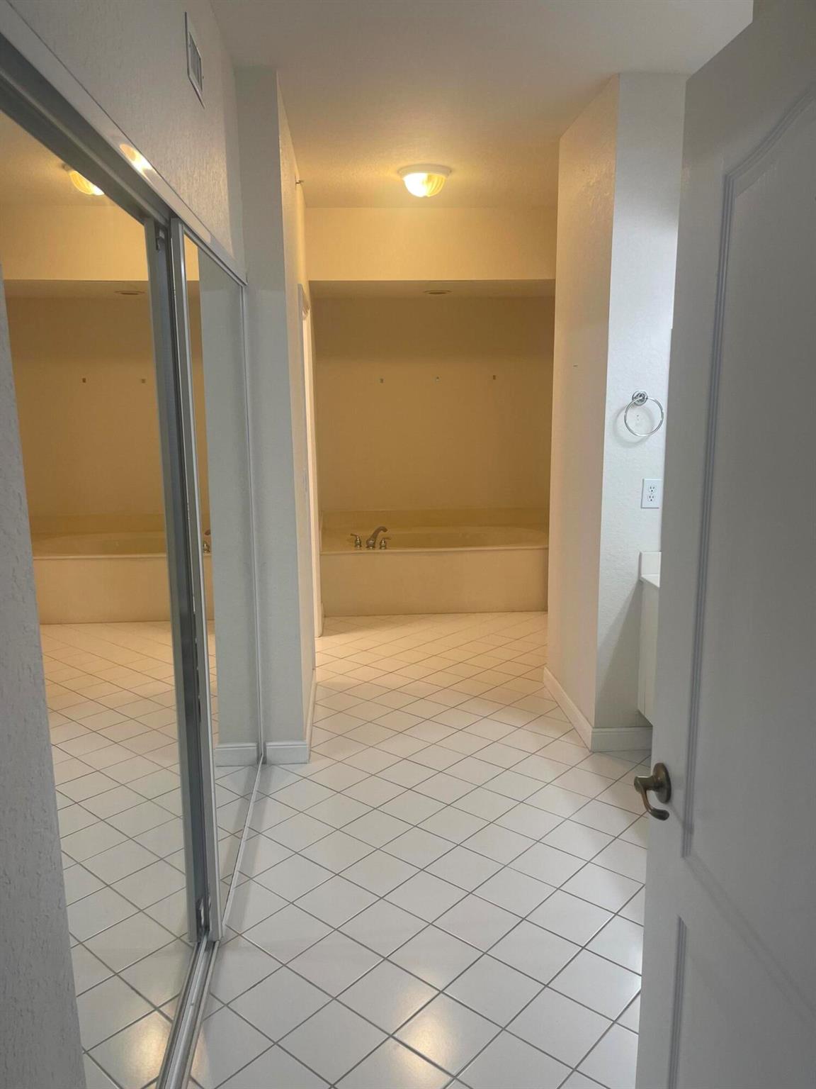 SOUTHAMPTON CONDOMINIUM F - Residential