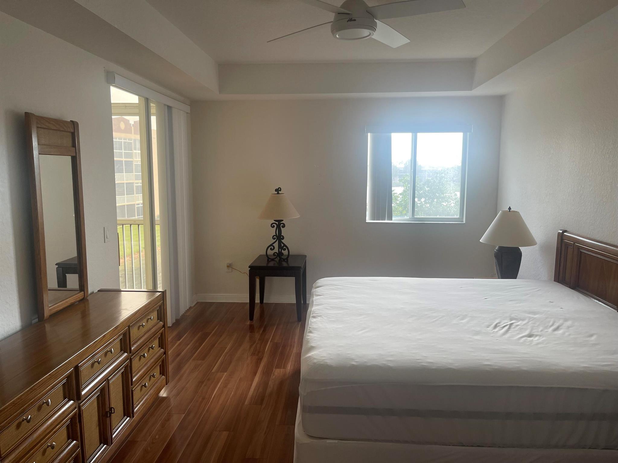 SOUTHAMPTON CONDOMINIUM F - Residential