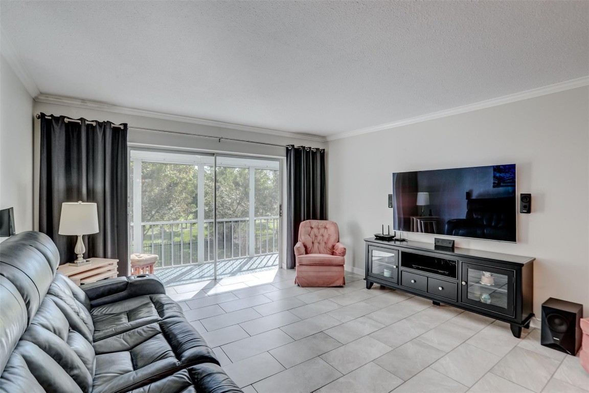 HILLCREST COOUNTRY CLUB - Residential