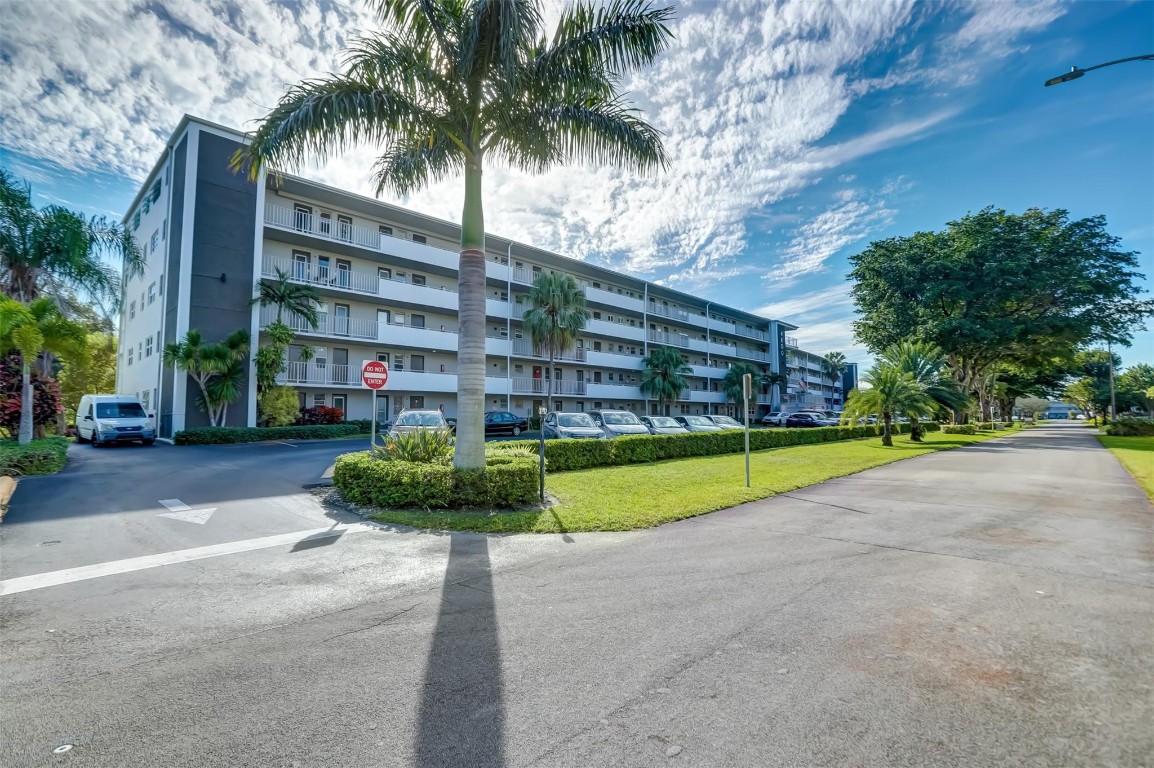 HILLCREST COOUNTRY CLUB - Residential