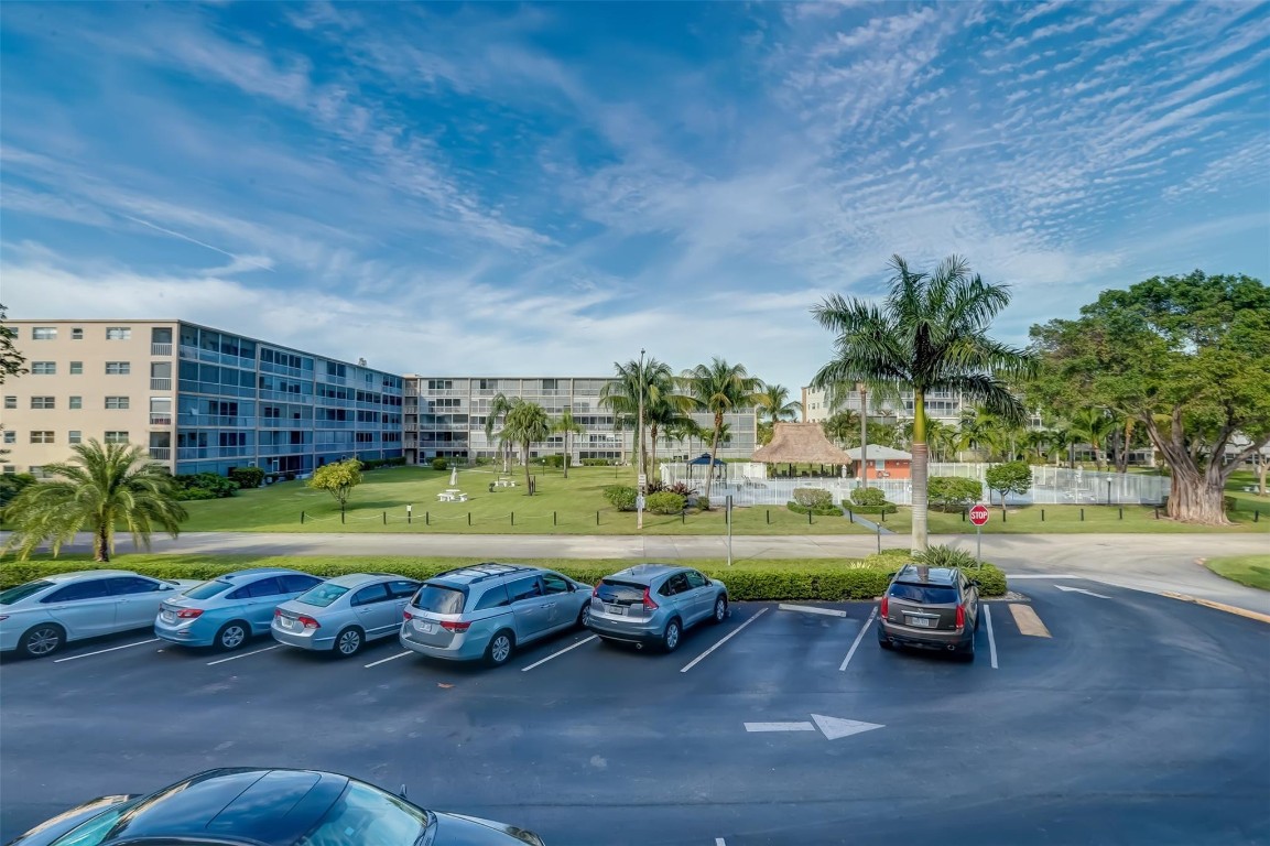 HILLCREST COOUNTRY CLUB - Residential