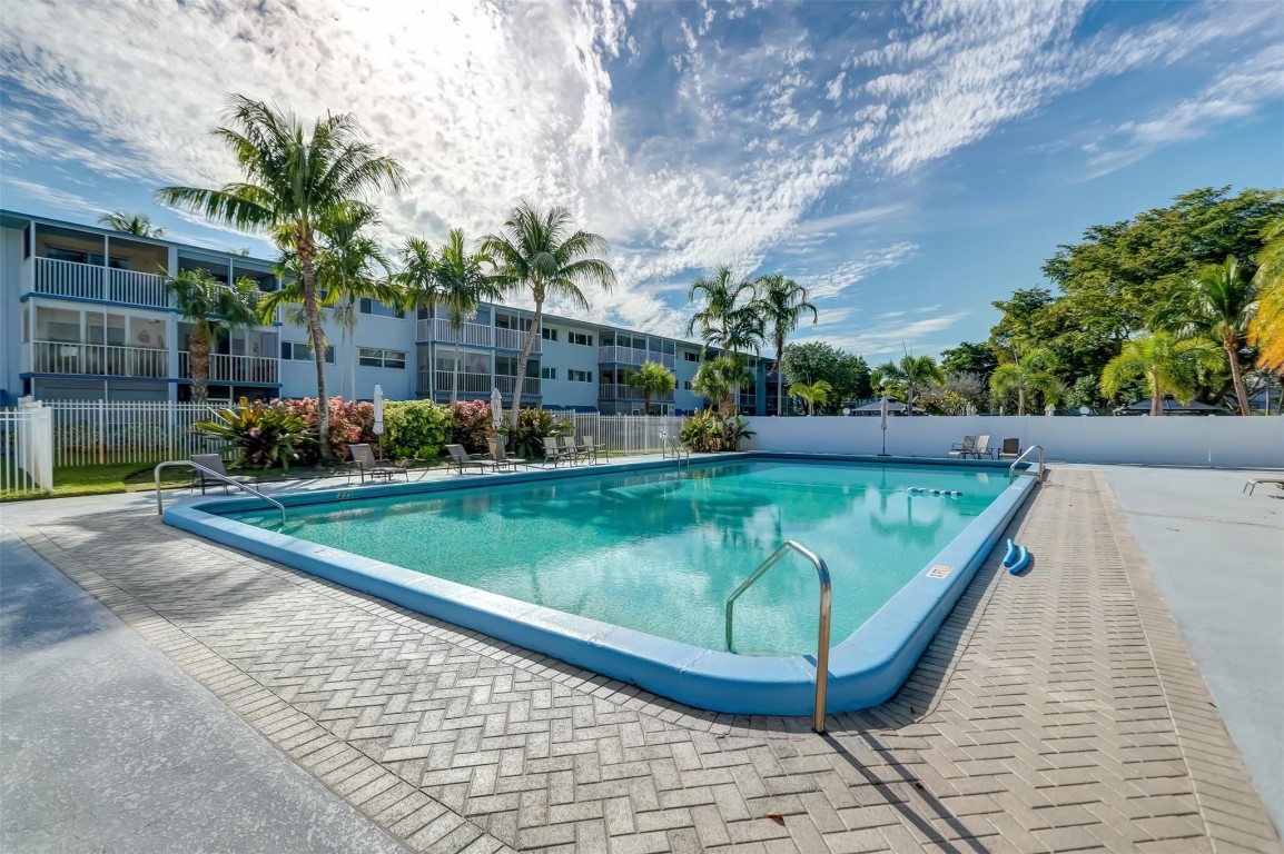 HILLCREST COOUNTRY CLUB - Residential