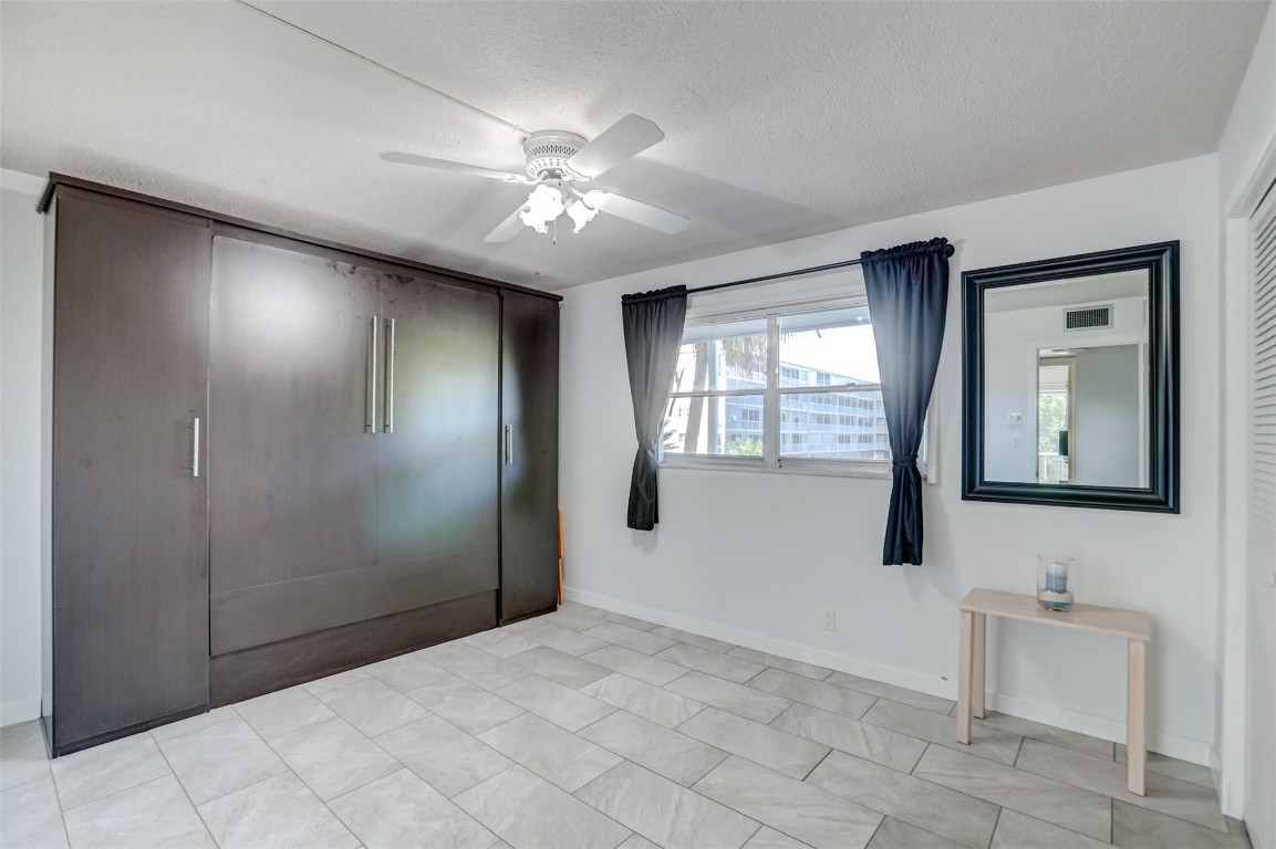 HILLCREST COOUNTRY CLUB - Residential