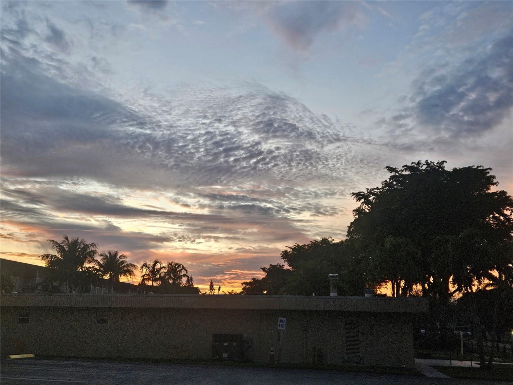 HILLCREST COOUNTRY CLUB - Residential