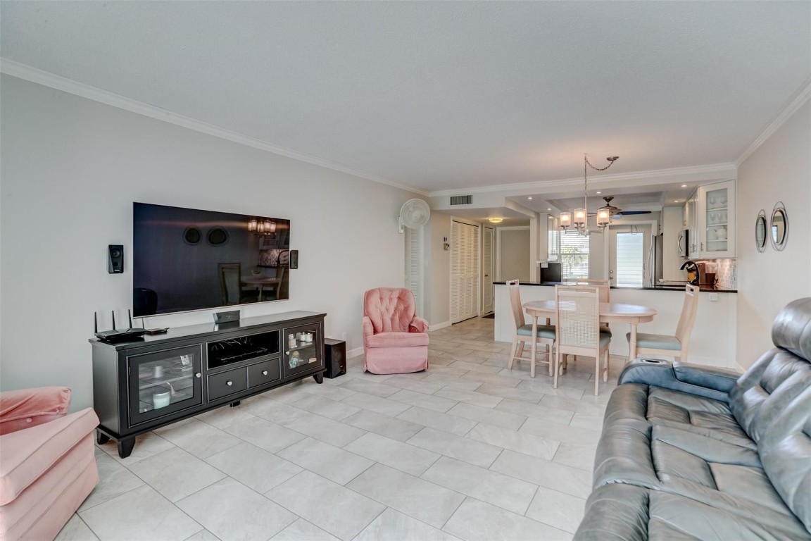 HILLCREST COOUNTRY CLUB - Residential