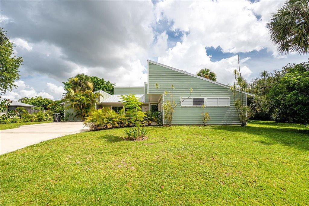 Photo of 1000 Egret Avenue, Fort Pierce, FL 34982 (MLS # R11107004)