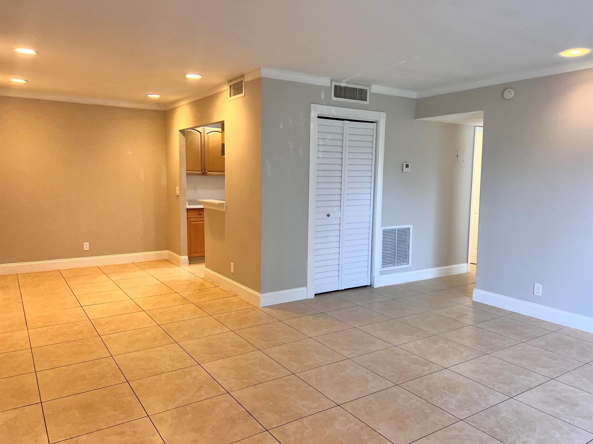 For rent 2 bedroom 1 bathroom FIRST floor CORNER UNIT. All ages. No pets allowed by Association. Community laundry facilities. Ready for a great tenant with 600 plus Credit Score to immediate move in. Granite Countertops-Stainless Steel appliances-Totally renovated -Cross Creek located behind Palm Beach Outlet, close to I-95. Minutes to Downton West Palm Beach. Excellent location ! Water included in the rent!