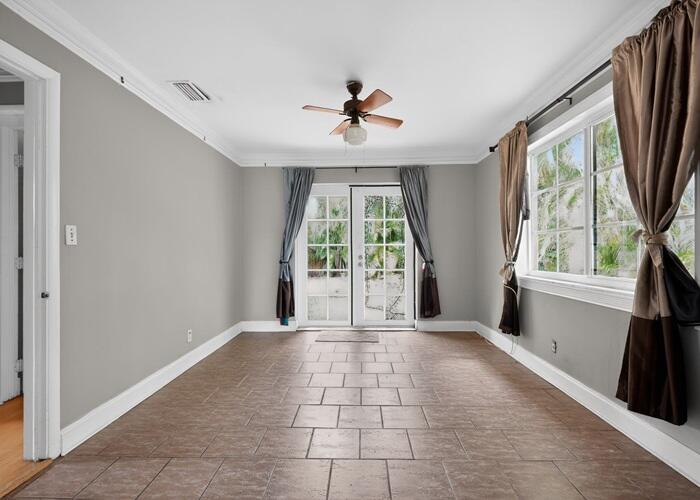 HOLLYWOOD LAKES SECTION - Residential