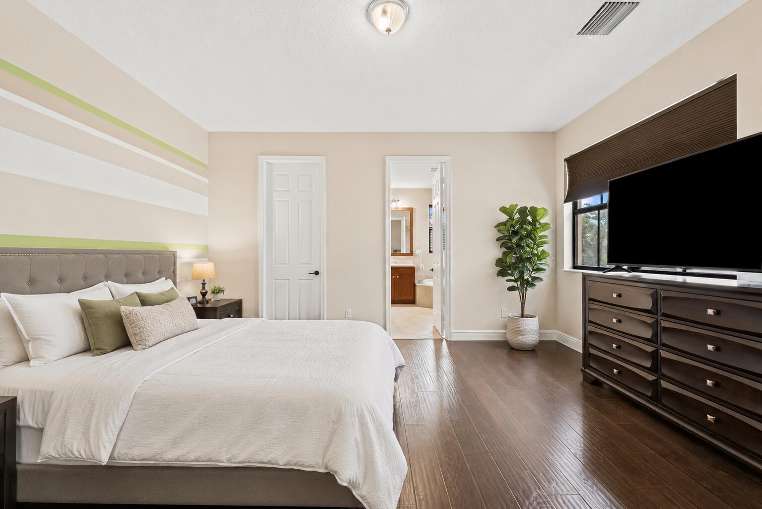 8417 NW 38th Street, Cooper City, FL, 33024/$777,000 3 8417 NW 38th Street