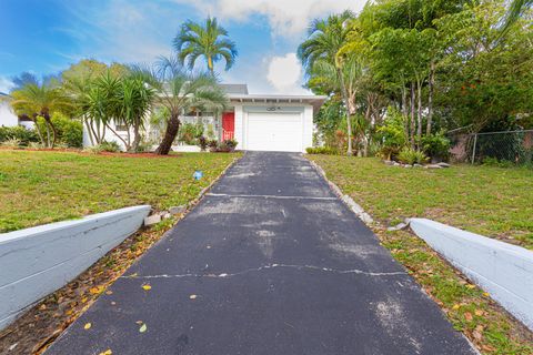Single Family Residence in West Palm Beach FL 3909 Eastview Avenue.jpg