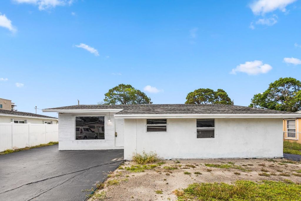 Photo of 6331 SW 41st Place, Davie, FL 33314 (MLS # R11103269)
