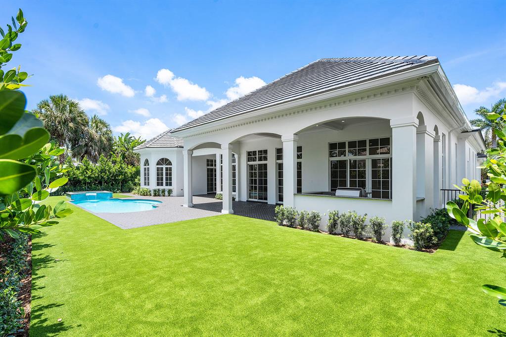 ROYAL PALM YACHT & COUNTRY CLUB - Residential