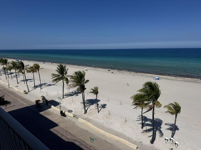 MAINSAIL CONDOMINIUM - Residential