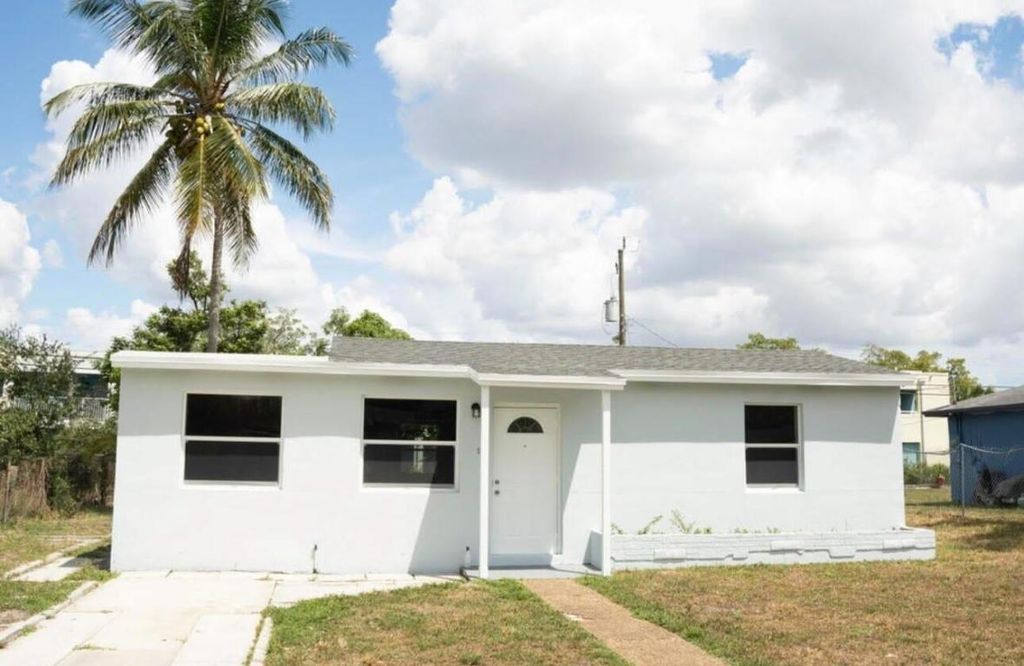 Photo of 2317 NW 15th Court, Fort Lauderdale, FL 33311 (MLS # R11152340)
