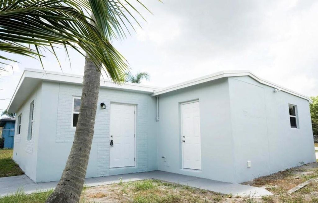 Photo of 2317 NW 15th Court, Fort Lauderdale, FL 33311 (MLS # R11152340)