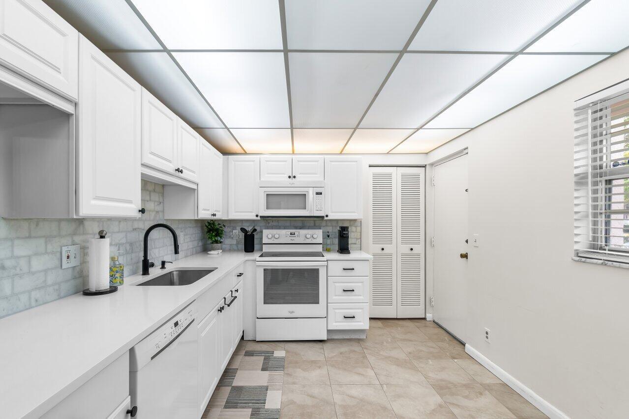 BOCA TEECA CONDO 8 - Residential Lease