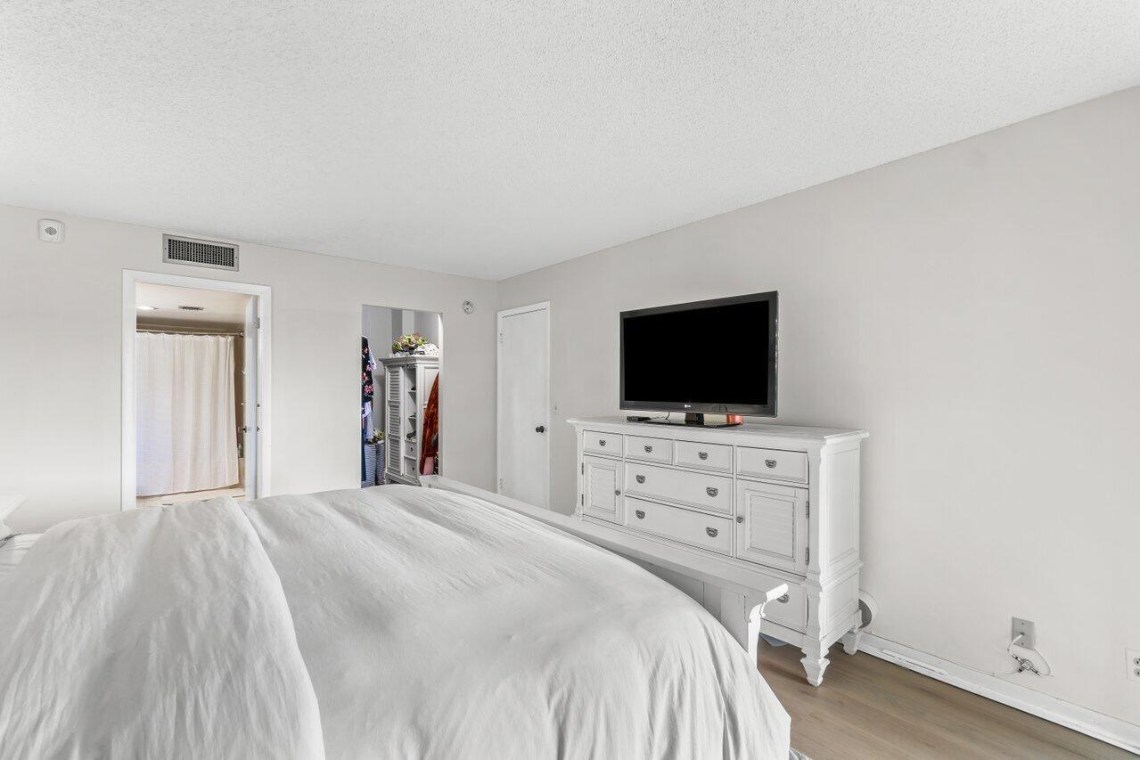 BOCA TEECA CONDO 8 - Residential Lease