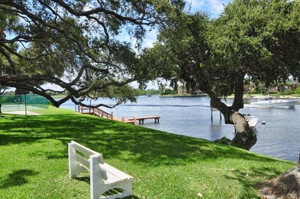 Photo of 384 Golfview Road #H, North Palm Beach, FL 33408 (MLS # R10735121)