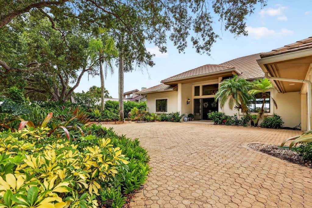 Photo of 6460 SE Winged Foot Drive, Stuart, FL 34997 (MLS # B26015358)