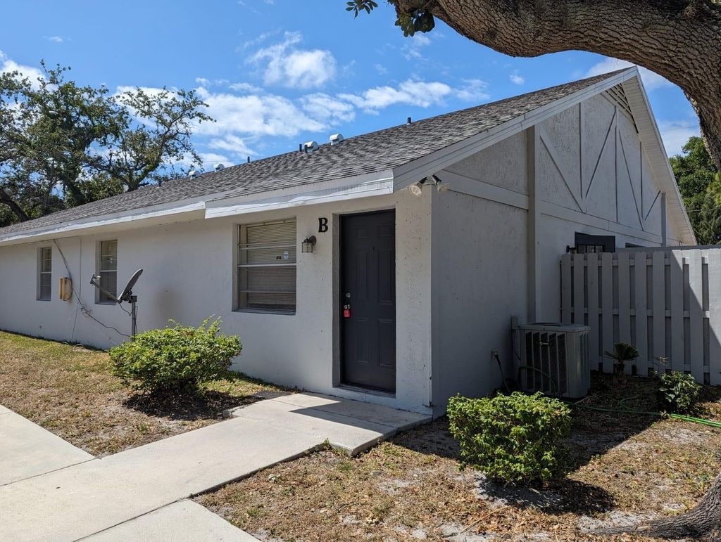 Photo of 2002 S 10th Street #B, Fort Pierce, FL 34950 (MLS # F10438479)