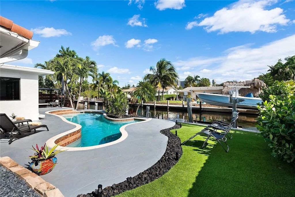 Photo of 530 SW 11th Avenue, Fort Lauderdale, FL 33312 (MLS # F10550616)