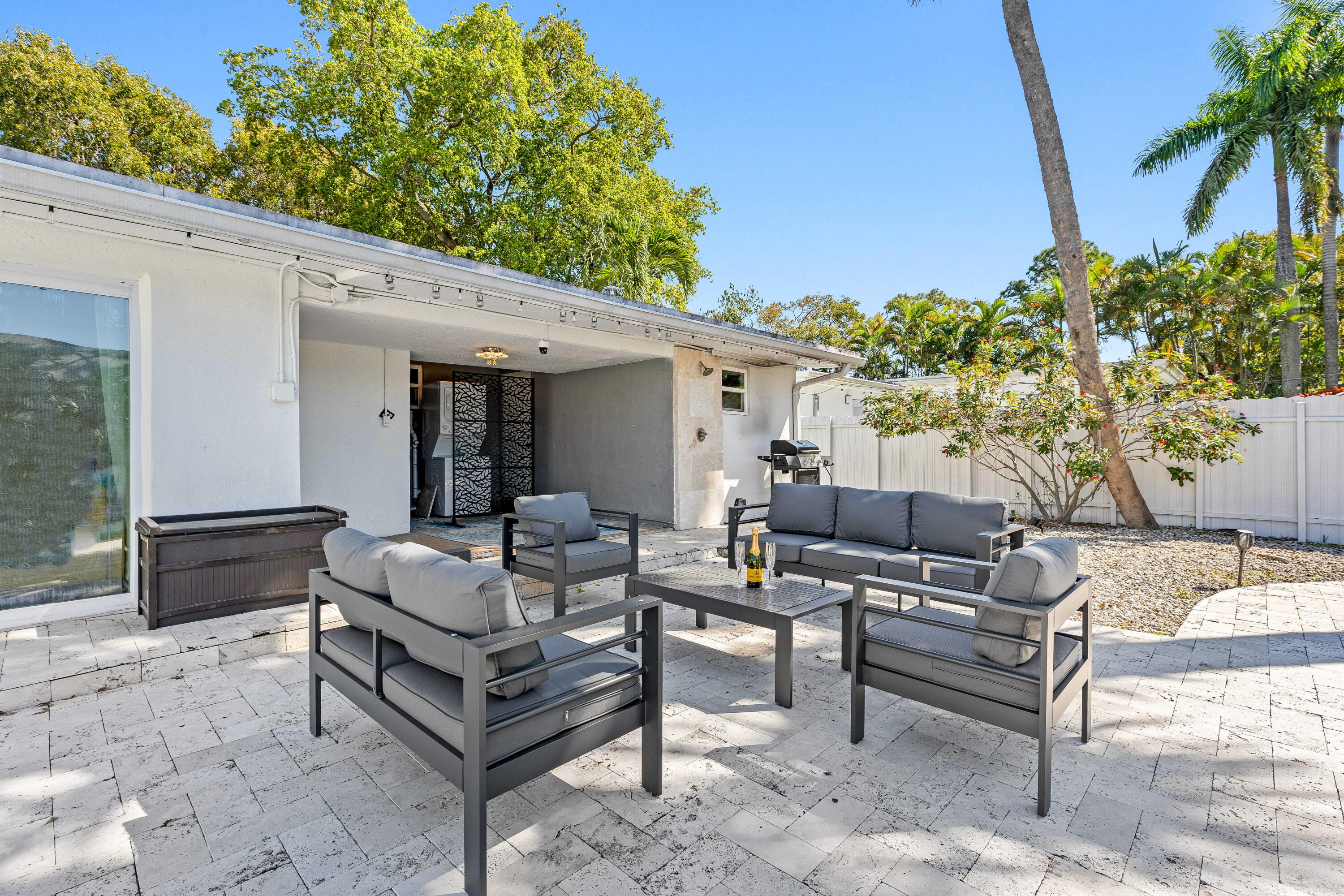 RIVERSIDE PARK - Residential