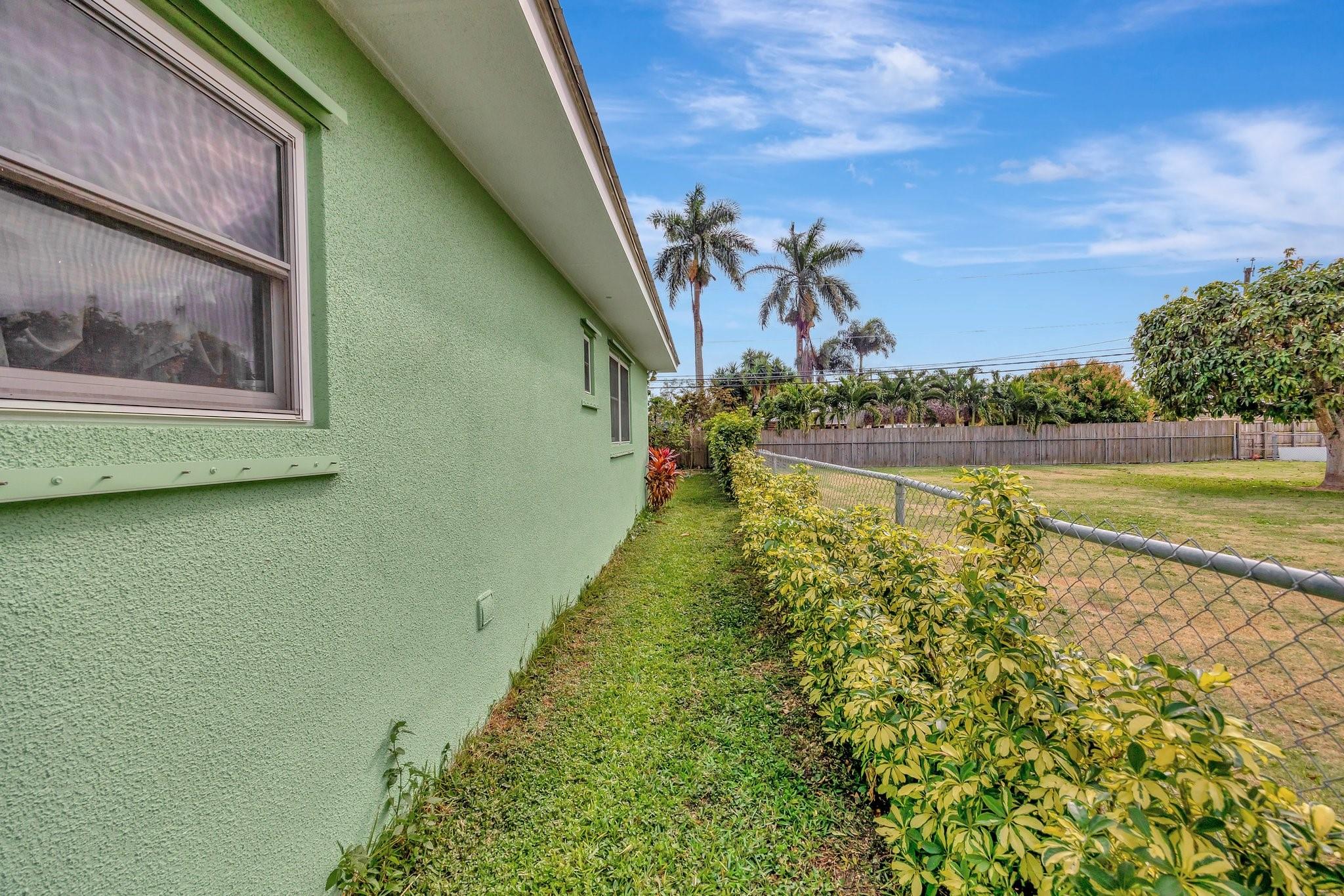 1710 NW 9th St