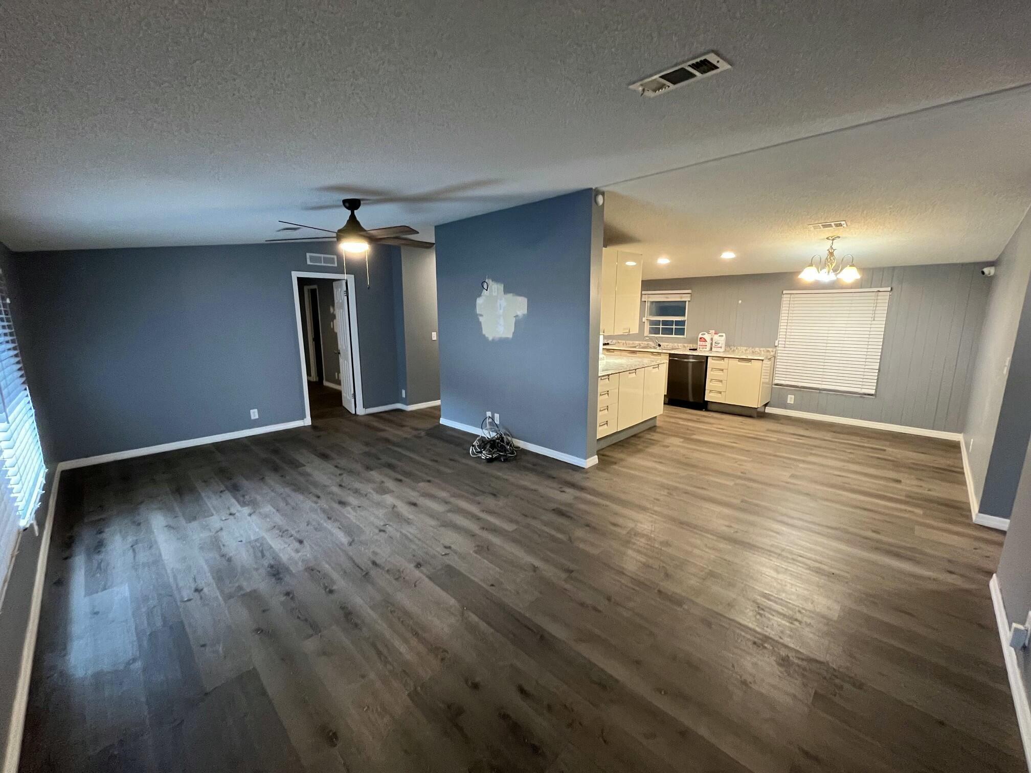 1580 NE Seneca Avenue, Stuart, FL, 34994/$229,900 2 1580 NE Seneca Avenue