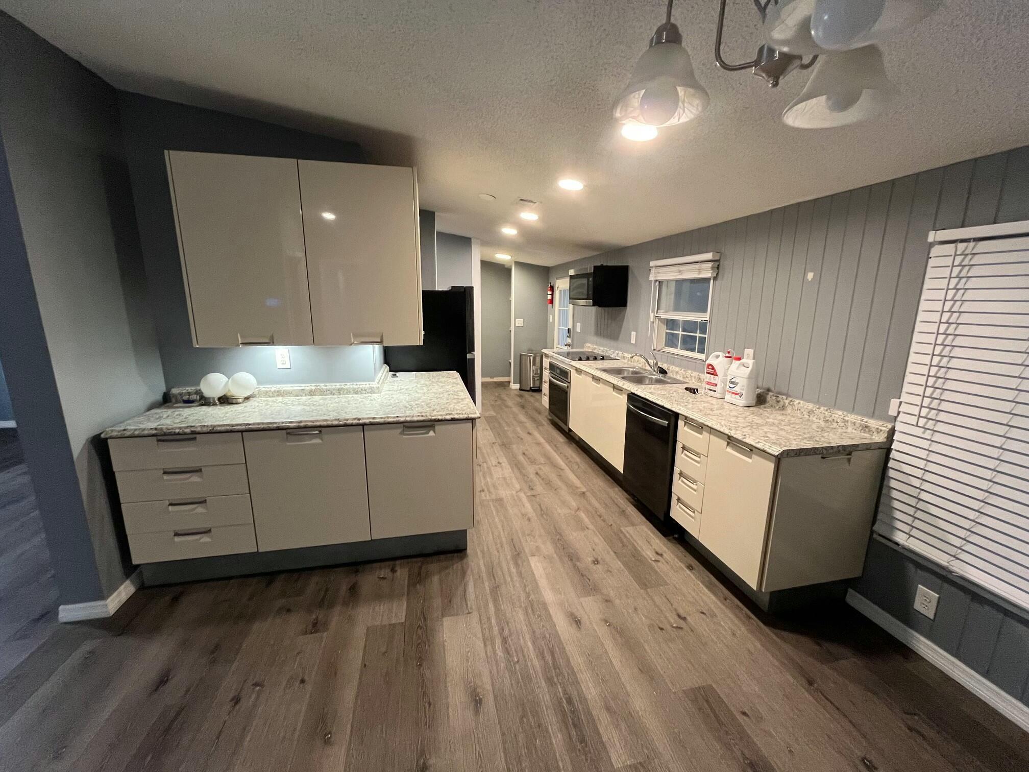 1580 NE Seneca Avenue, Stuart, FL, 34994/$229,900 4 1580 NE Seneca Avenue