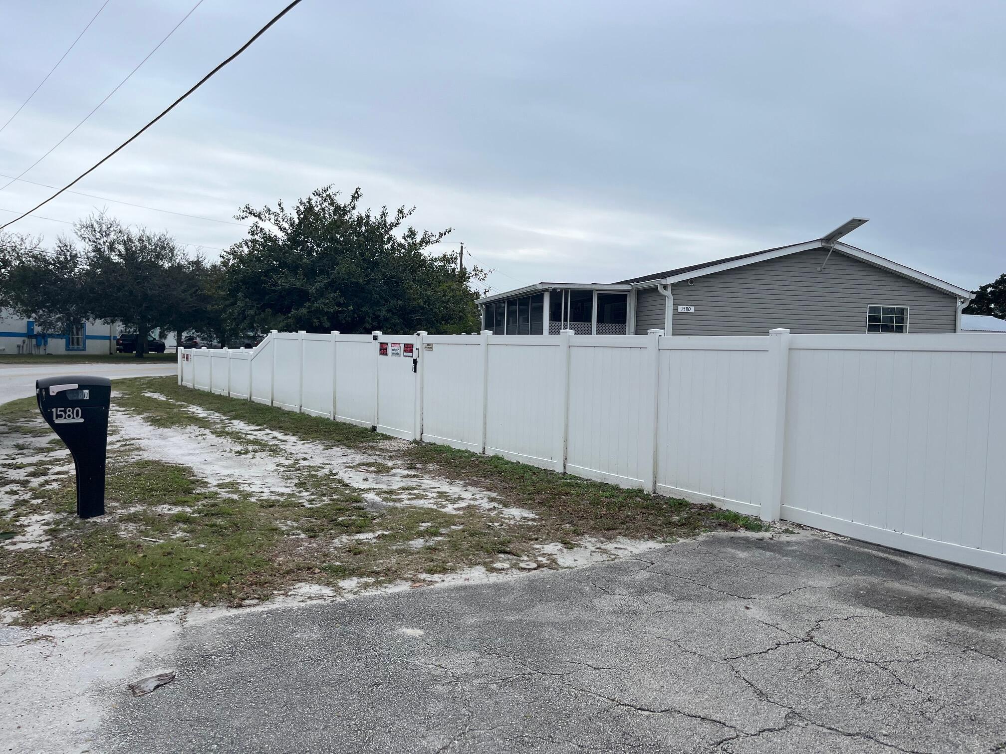 1580 NE Seneca Avenue, Stuart, FL, 34994/$229,900 1 1580 NE Seneca Avenue